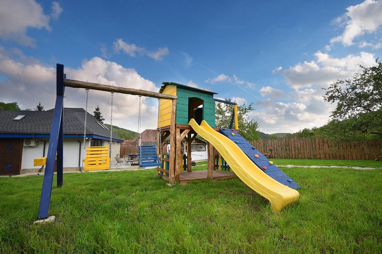 Magnetic House Villa Tirgu Ocna Exterior photo
